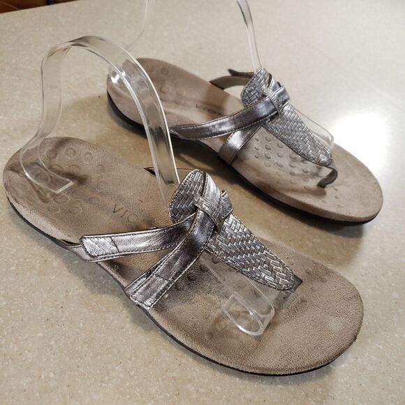 Vionic Karley gray metallic thong slip on sandals 9.5 orthopedic comfortable - Picture 1 of 7